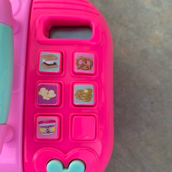 MINNIE MOUSE MICROWAVE WITH MINNIE MOUSE MINI DOLL WITH TWO CARS - Picture 7 of 7